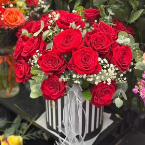 Siyah Beyaz Aşk - Kutuda Aranjman (20 Gül)